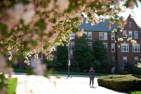 la salle university application deadline.